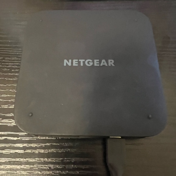 Unlocked Netgear Nighthawk 5G Pro MR5100 Mobile Hotspot Router AT&T - Picture 2 of 3